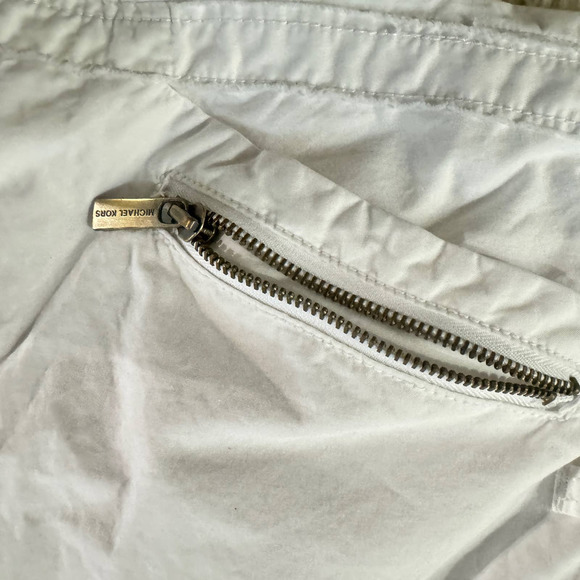 MICHAEL Michael Kors Women's White Bermuda Shorts Zipper Pockets Size 12 - Picture 3 of 8